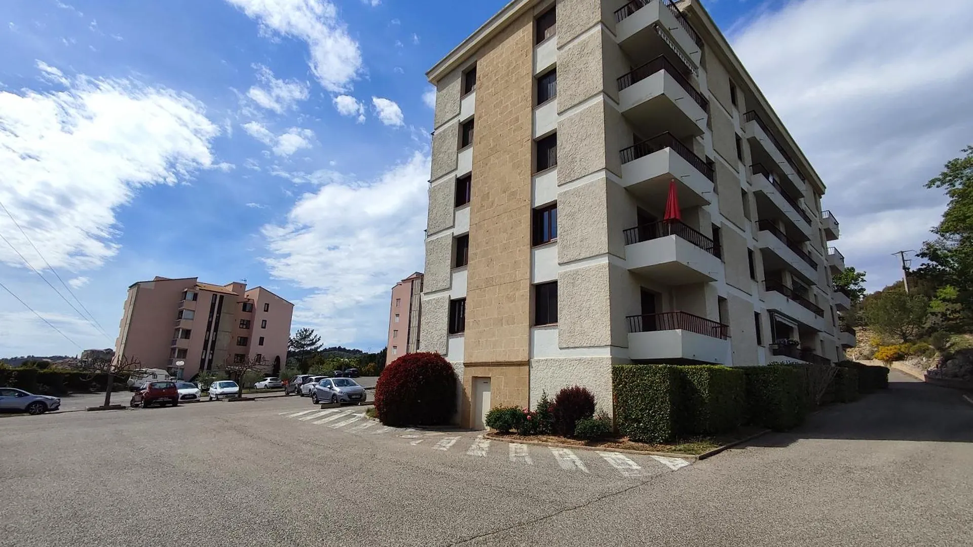 Le Cezanne - Climatise Avec Grande Terrasse contacts